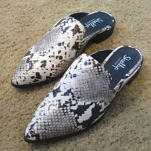 Snake skin pattern mule